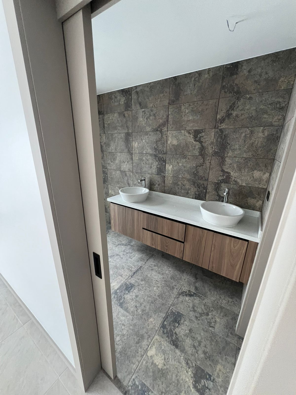 0feb2824-8220-4c39-98e2-122e5b9b9d77