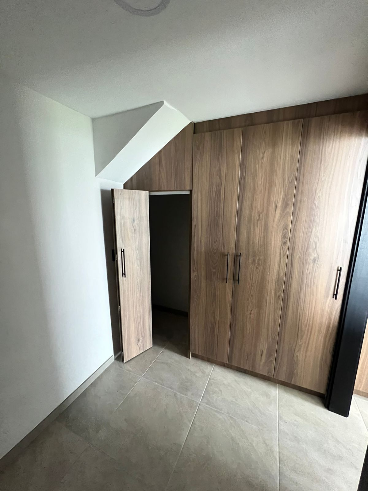 21b3268c-17aa-4c3e-a894-6cc04735648e