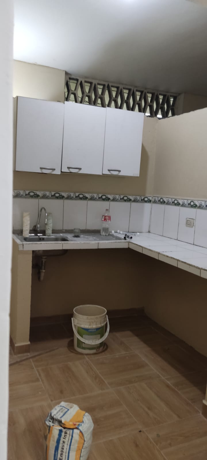 ef98f202-a673-435c-8230-393e1ebae775