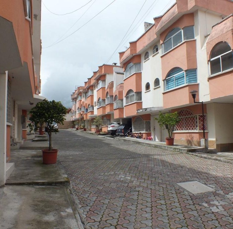 ¡Venta! 📞 099 294 7189 🏠 Casa de 2 pisos en Olimpus, cerca del Portal Shopping 🌟 #HogarDeEnsueño