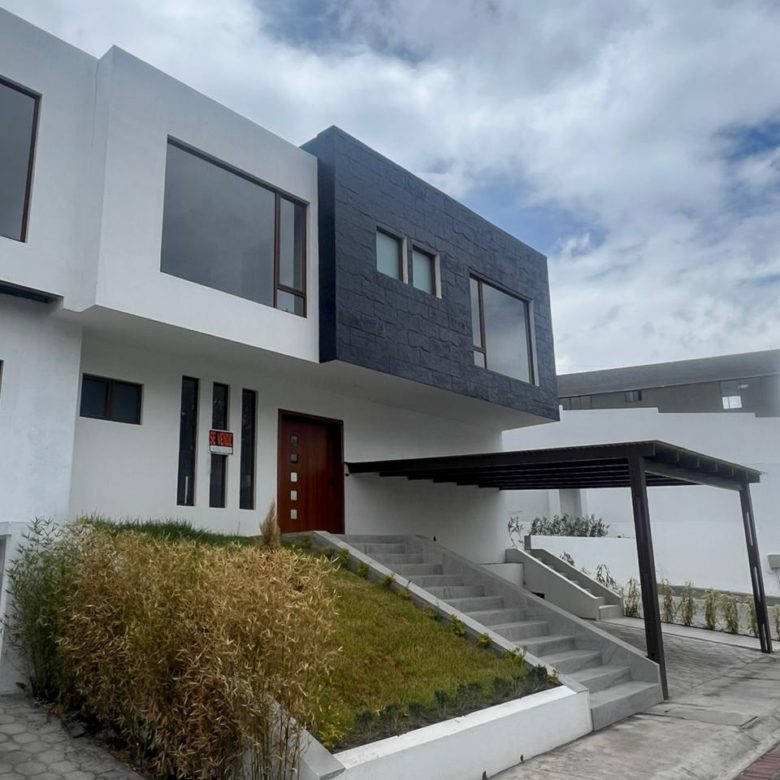 Venta 📞 099 294 7189 🏡 CASA EN TUMBACO 🏡✨ Espacio y Luz que Enamoran ✨ #TuNuevoHogar