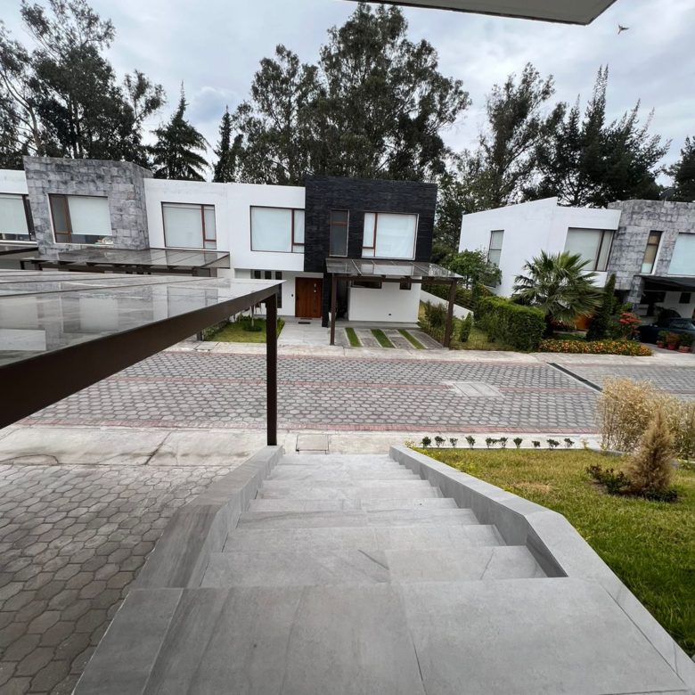 Venta 📞 099 294 7189 🏡 CASA EN TUMBACO 🏡✨ Espacio y Luz que Enamoran ✨ #TuNuevoHogar