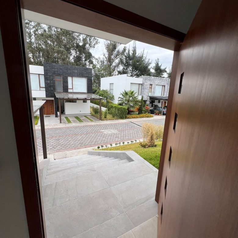 Venta 📞 099 294 7189 🏡 CASA EN TUMBACO 🏡✨ Espacio y Luz que Enamoran ✨ #TuNuevoHogar
