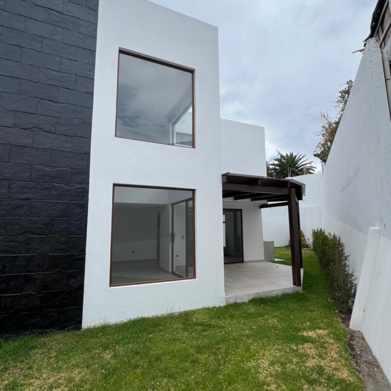 Venta 📞 099 294 7189 🏡 CASA EN TUMBACO 🏡✨ Espacio y Luz que Enamoran ✨ #TuNuevoHogar