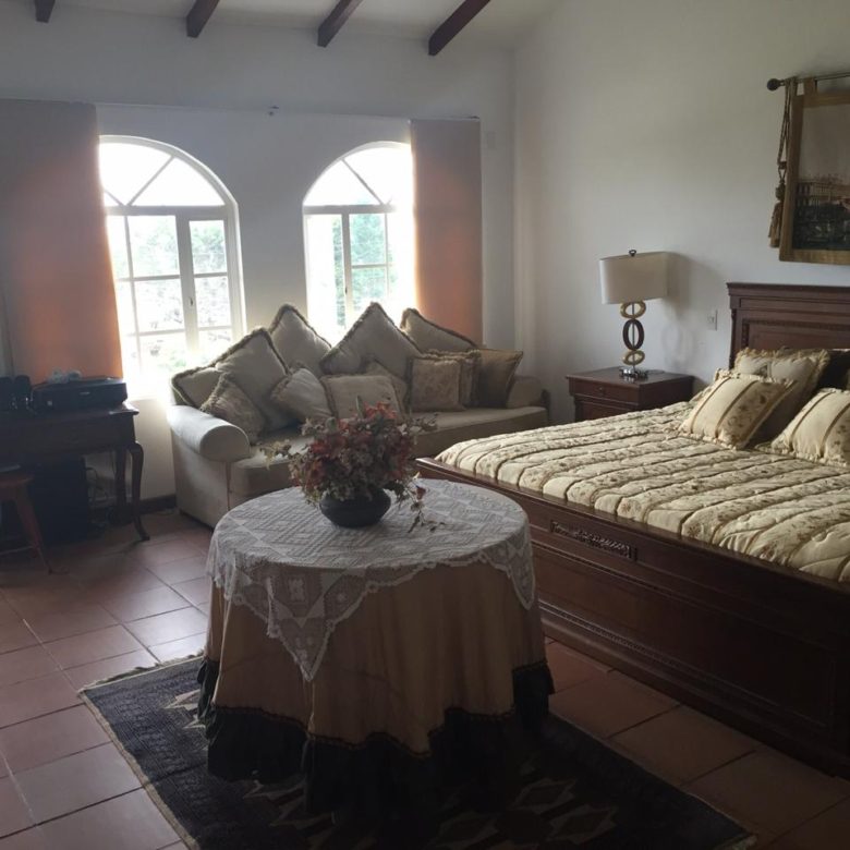 Venta 0987 0100 74 📞 ✨ Casa de Lujo 500 m² con Terreno de 3.000 m² 🌟 ¡Tu oasis privado en Tumbaco te espera! 🏡💫 Vive rodeado de naturaleza, lujo y tranquilidad 🌿🛁 #HogarDeEnsueño