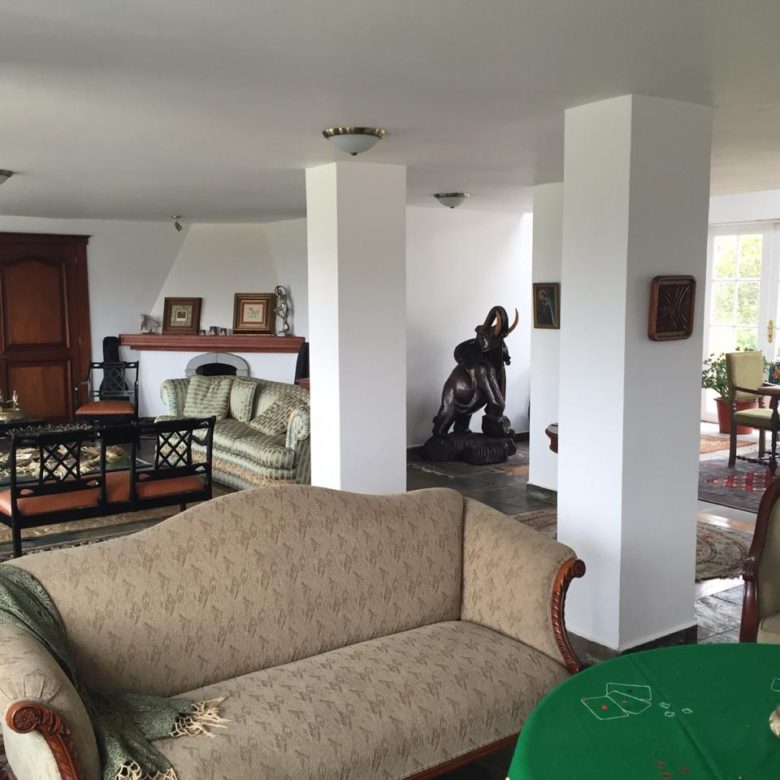 Venta 0987 0100 74 📞 ✨ Casa de Lujo 500 m² con Terreno de 3.000 m² 🌟 ¡Tu oasis privado en Tumbaco te espera! 🏡💫 Vive rodeado de naturaleza, lujo y tranquilidad 🌿🛁 #HogarDeEnsueño