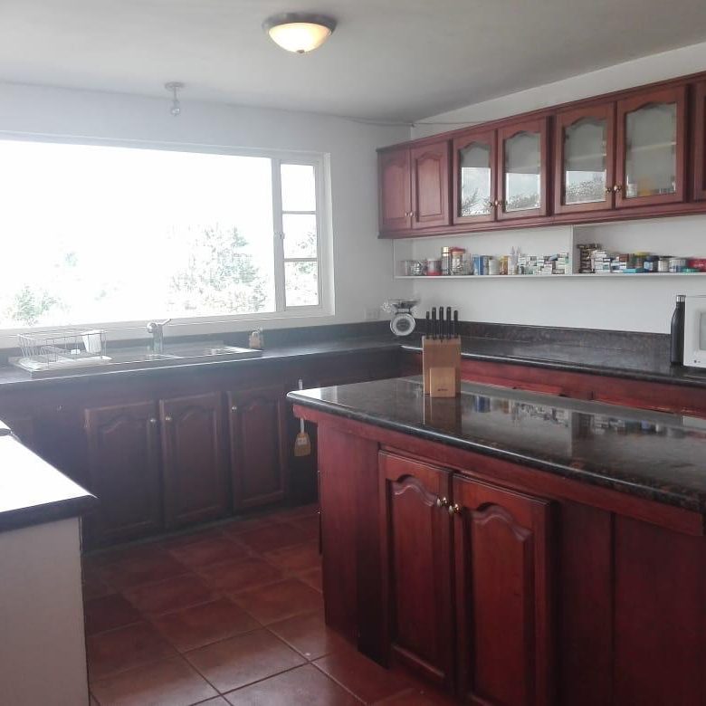 Venta 0987 0100 74 📞 ✨ Casa de Lujo 500 m² con Terreno de 3.000 m² 🌟 ¡Tu oasis privado en Tumbaco te espera! 🏡💫 Vive rodeado de naturaleza, lujo y tranquilidad 🌿🛁 #HogarDeEnsueño