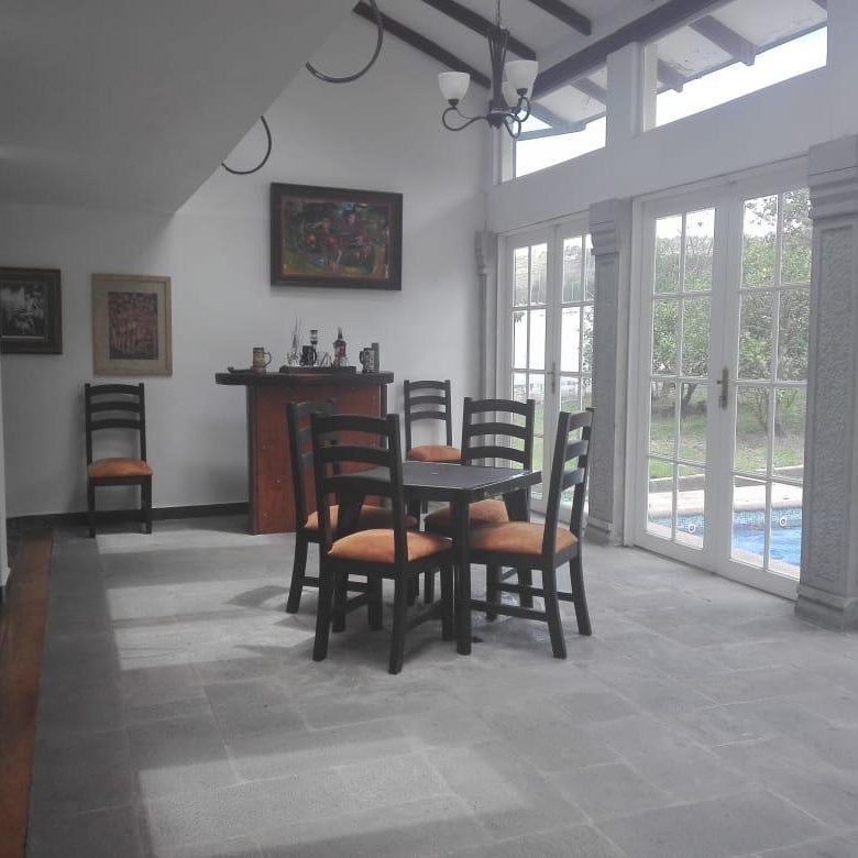 Venta 0987 0100 74 📞 ✨ Casa de Lujo 500 m² con Terreno de 3.000 m² 🌟 ¡Tu oasis privado en Tumbaco te espera! 🏡💫 Vive rodeado de naturaleza, lujo y tranquilidad 🌿🛁 #HogarDeEnsueño