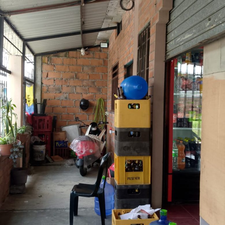 📲 098 701 0074 🏡🔝 Venta de Casa Esquinera de un nivel 💼 Oportunidad Única en La Troncal 🚀 ¡Vive, Invierte y Emprende desde una Esquina Estratégica! 📍 #InversiónConVisión