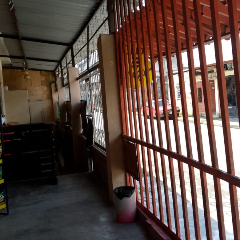 📲 098 701 0074 🏡🔝 Venta de Casa Esquinera de un nivel 💼 Oportunidad Única en La Troncal 🚀 ¡Vive, Invierte y Emprende desde una Esquina Estratégica! 📍 #InversiónConVisión