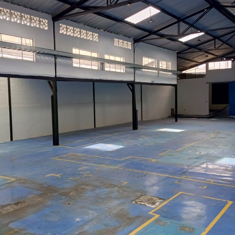 Alquiler 0987 0100 74 📞 🌟🏭 ¡Planta Industrial 4.200 m² de Alto Impacto! 🚛📦 Espacios de Bodega + Oficinas 🧠🔋 #PotenciaTuIndustria