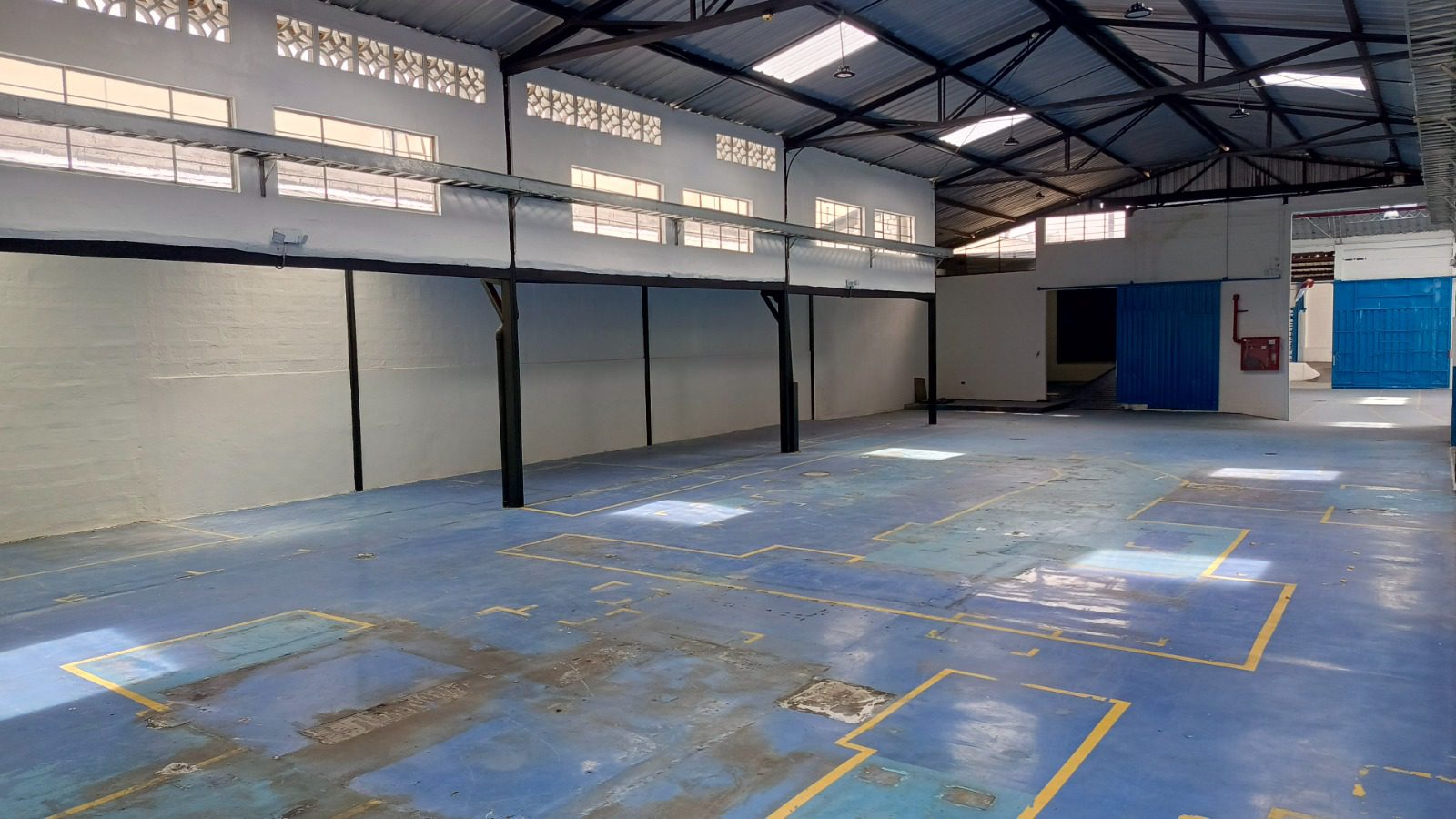 Alquiler 0987 0100 74 📞 🌟🏭 ¡Planta Industrial 4.200 m² de Alto Impacto! 🚛📦 Espacios de Bodega + Oficinas 🧠🔋 #PotenciaTuIndustria