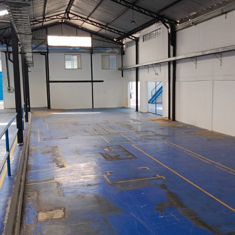 Alquiler 0987 0100 74 📞 🌟🏭 ¡Planta Industrial 4.200 m² de Alto Impacto! 🚛📦 Espacios de Bodega + Oficinas 🧠🔋 #PotenciaTuIndustria