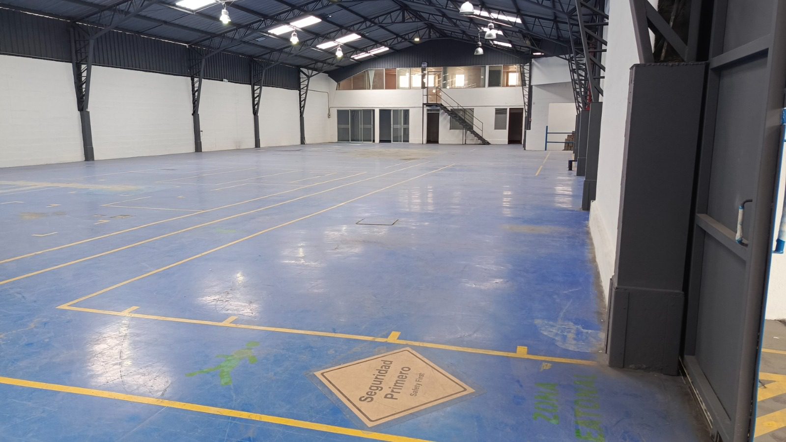 Alquiler 0987 0100 74 📞 🌟🏭 ¡Planta Industrial 4.200 m² de Alto Impacto! 🚛📦 Espacios de Bodega + Oficinas 🧠🔋 #PotenciaTuIndustria