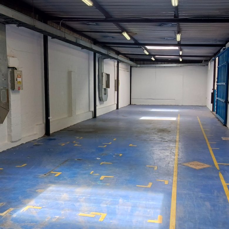 Alquiler 0987 0100 74 📞 🌟🏭 ¡Planta Industrial 4.200 m² de Alto Impacto! 🚛📦 Espacios de Bodega + Oficinas 🧠🔋 #PotenciaTuIndustria