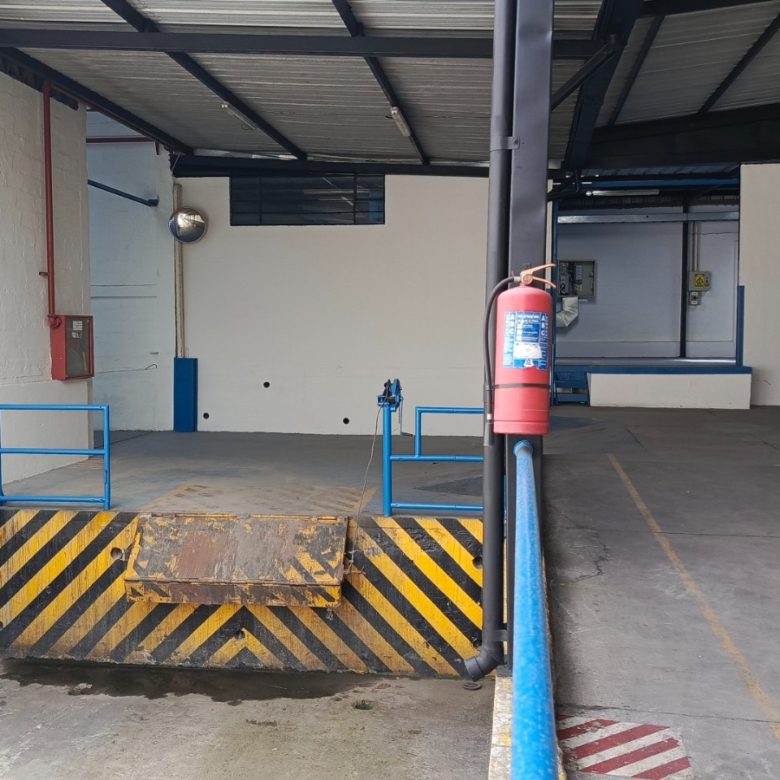 Alquiler 0987 0100 74 📞 🌟🏭 ¡Planta Industrial 4.200 m² de Alto Impacto! 🚛📦 Espacios de Bodega + Oficinas 🧠🔋 #PotenciaTuIndustria