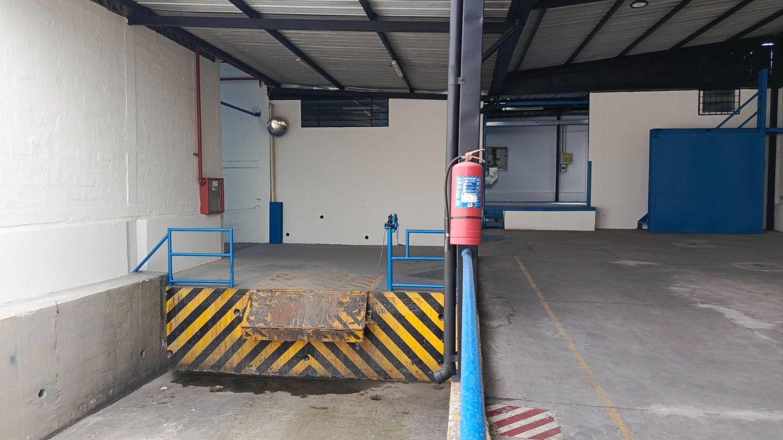Alquiler 0987 0100 74 📞 🌟🏭 ¡Planta Industrial 4.200 m² de Alto Impacto! 🚛📦 Espacios de Bodega + Oficinas 🧠🔋 #PotenciaTuIndustria