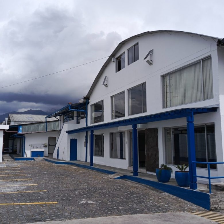 Alquiler 0987 0100 74 📞 🌟🏭 ¡Planta Industrial 4.200 m² de Alto Impacto! 🚛📦 Espacios de Bodega + Oficinas 🧠🔋 #PotenciaTuIndustria