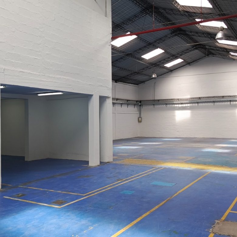 Alquiler 0987 0100 74 📞 🌟🏭 ¡Planta Industrial 4.200 m² de Alto Impacto! 🚛📦 Espacios de Bodega + Oficinas 🧠🔋 #PotenciaTuIndustria