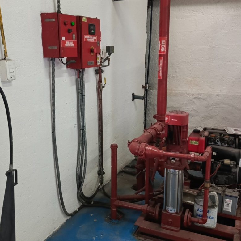 Alquiler 0987 0100 74 📞 🌟🏭 ¡Planta Industrial 4.200 m² de Alto Impacto! 🚛📦 Espacios de Bodega + Oficinas 🧠🔋 #PotenciaTuIndustria