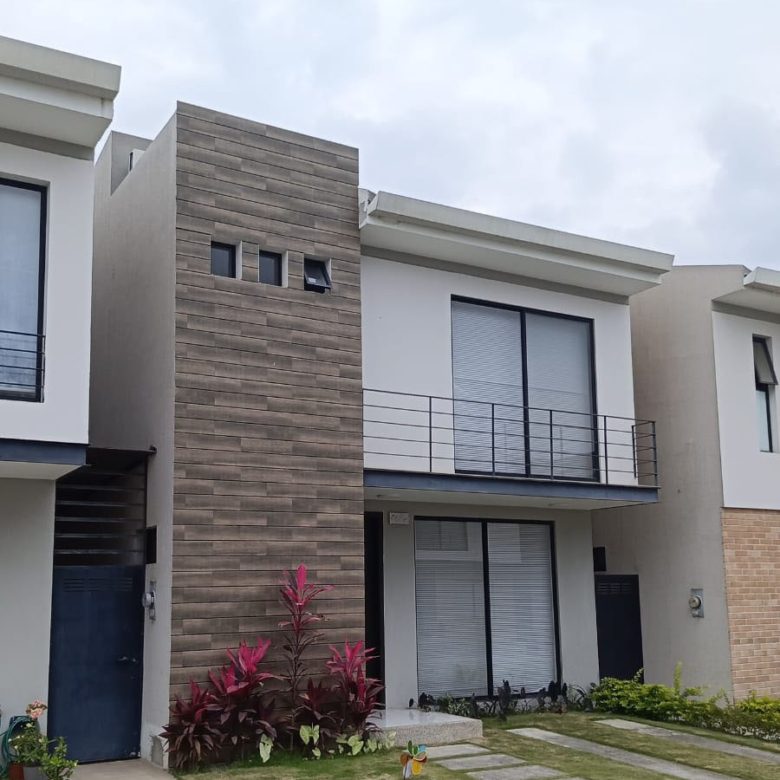 Casa Semiamoblada en Alquiler en Urbanización Arboleia, Machala