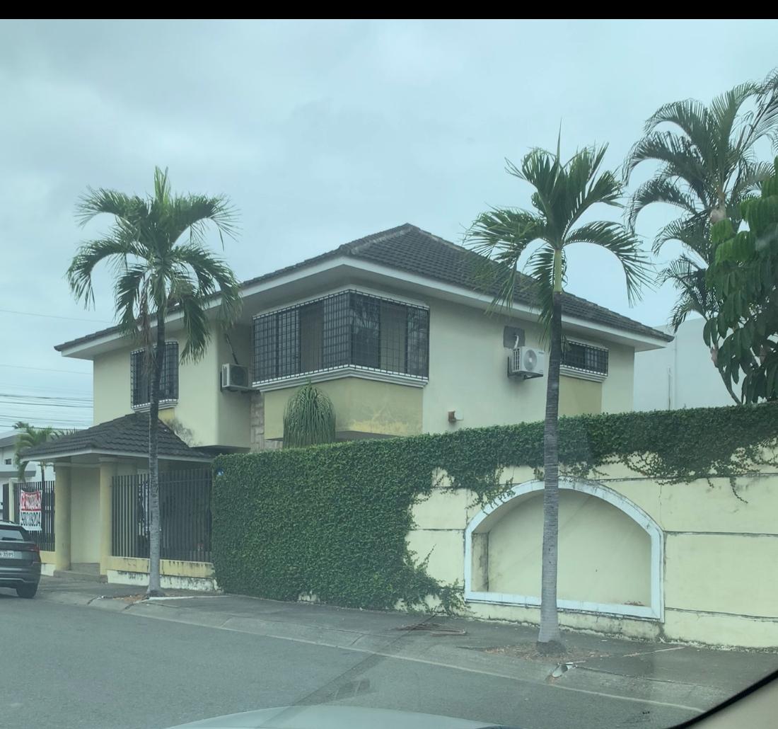 ALQUILO CASA DE 3D EN PUERTO AZUL SEMIAMOBLADA