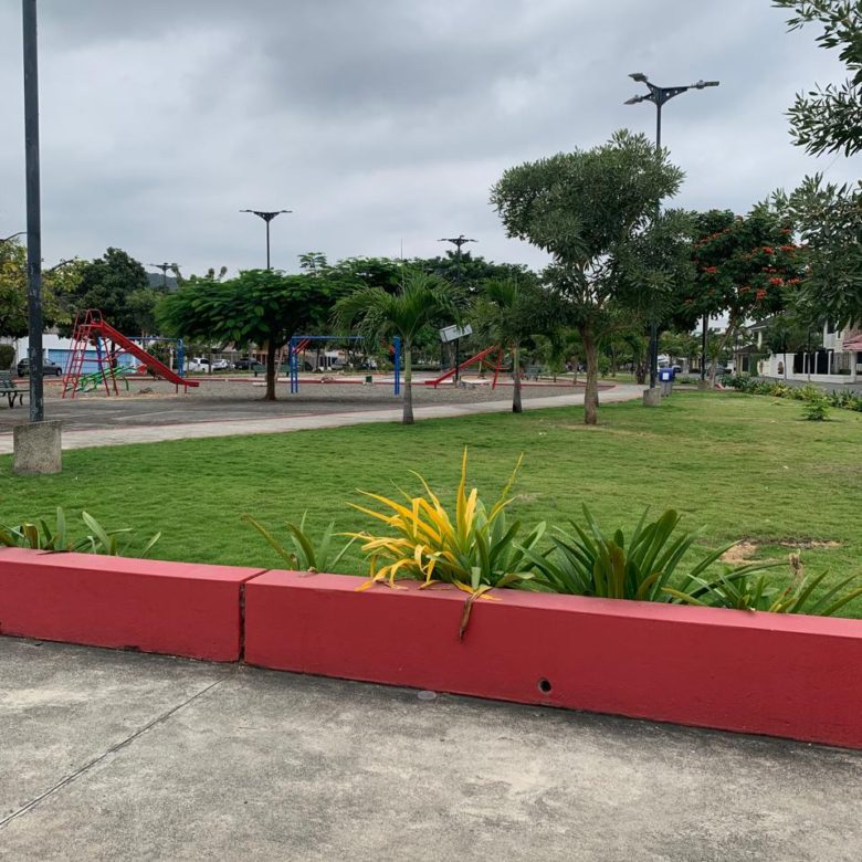ALQUILO CASA DE 3D EN PUERTO AZUL SEMIAMOBLADA