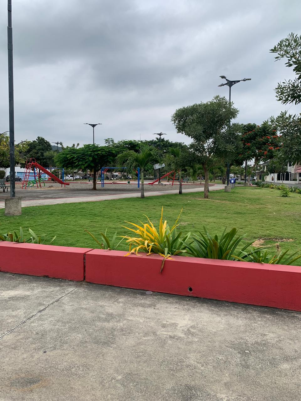 ALQUILO CASA DE 3D EN PUERTO AZUL SEMIAMOBLADA