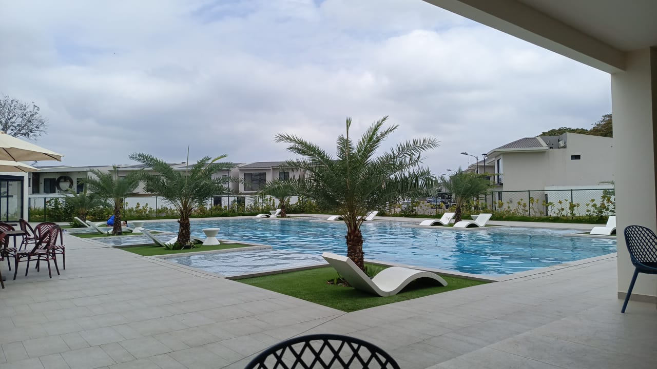 PISCINA Casa Semiamoblada en Alquiler en Urbanización Arboleia, Machala