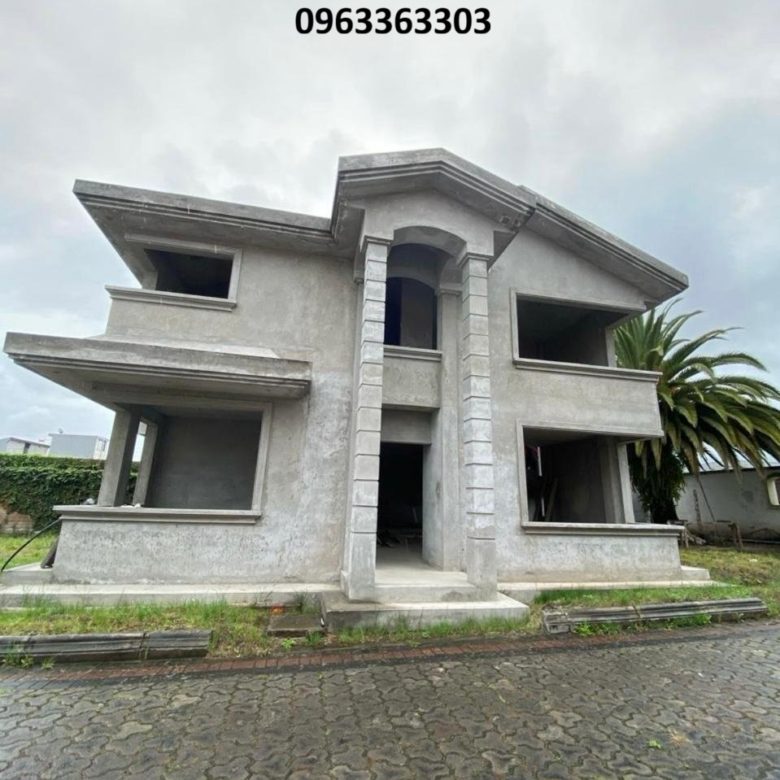 Casa de Lujo en Obra Gris