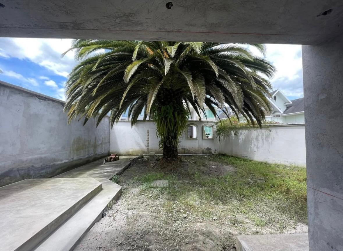 Casa de Lujo en Obra Gris