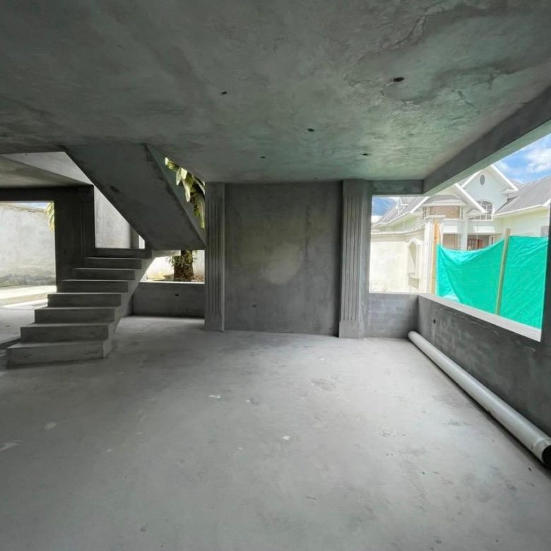 Casa de Lujo en Obra Gris