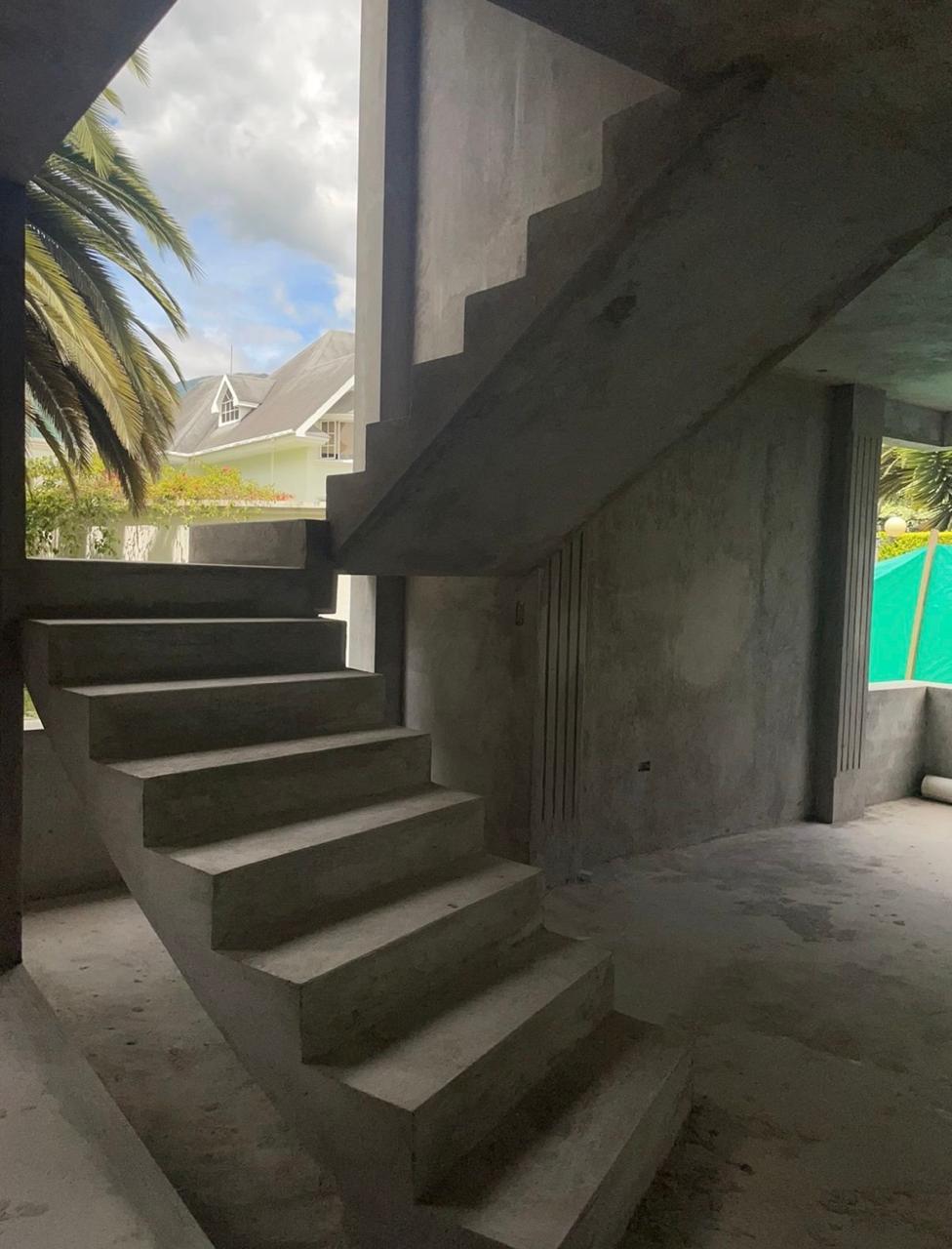 Casa de Lujo en Obra Gris