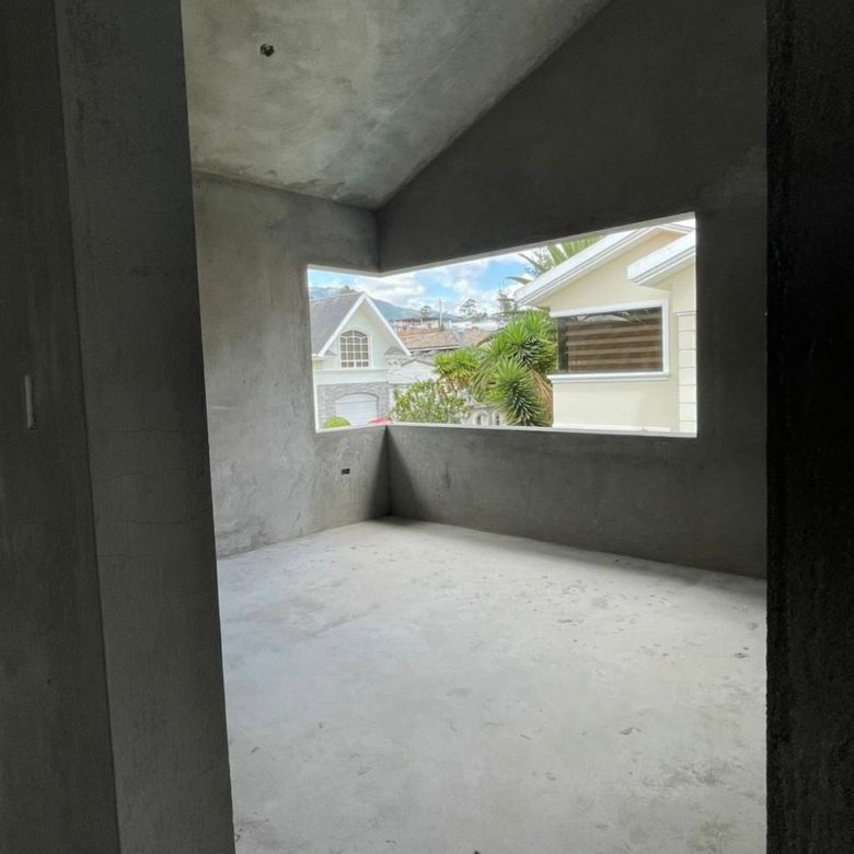 Casa de Lujo en Obra Gris
