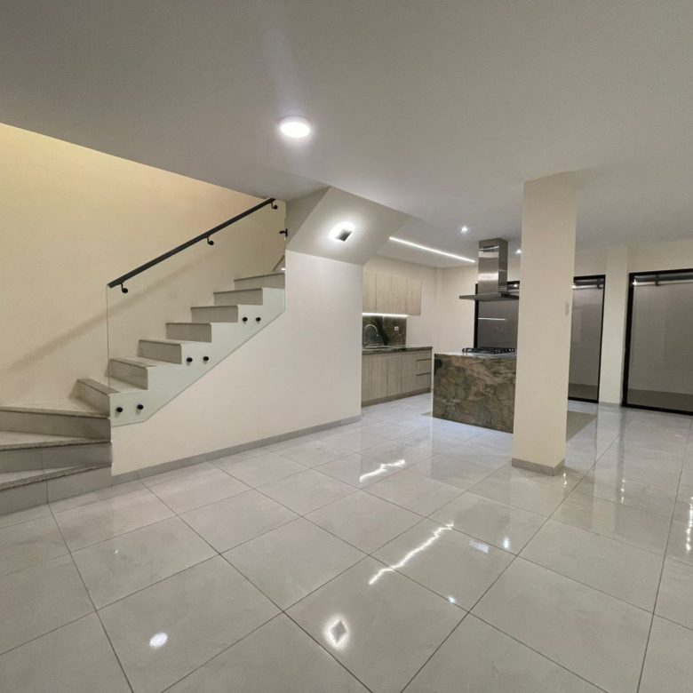 Casa Semiamoblada en Alquiler en Urbanización Arboleia, Machala
