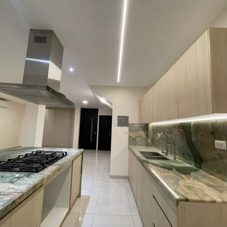 Casa Semiamoblada en Alquiler en Urbanización Arboleia, Machala