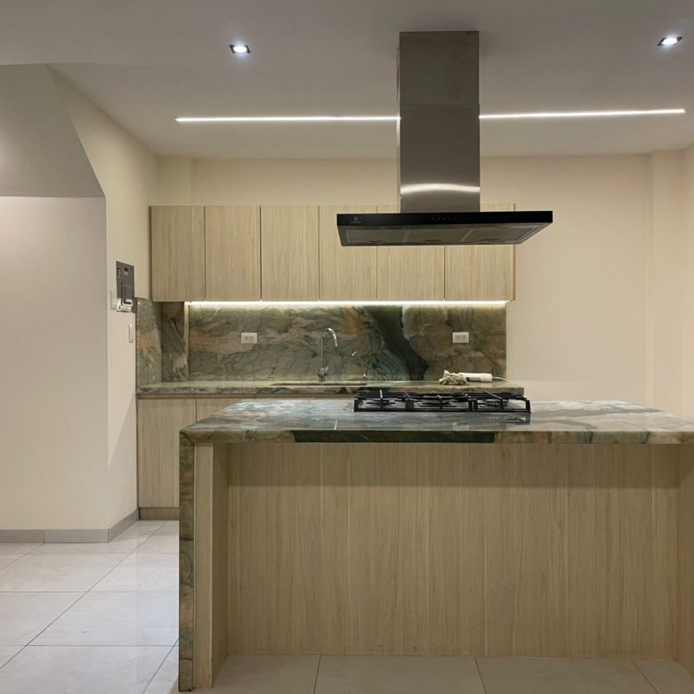 Casa Semiamoblada en Alquiler en Urbanización Arboleia, Machala