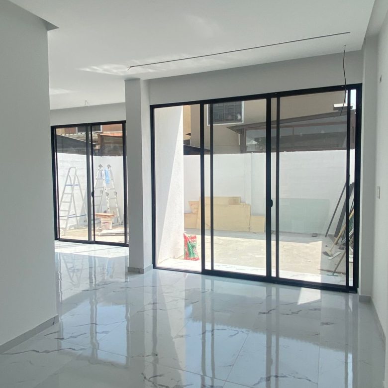 Casa en venta de estreno La Joya