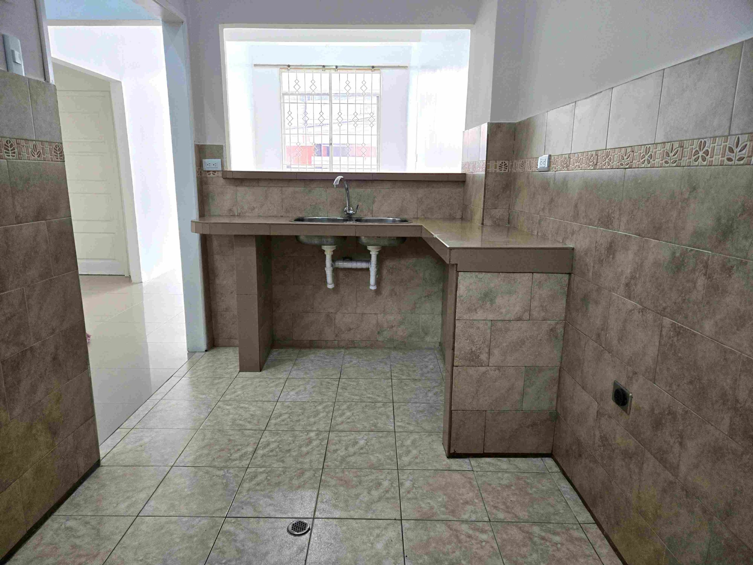 Departamento en Venta – Planta Baja, Centro de Guayaquil (Sector Distribuidoras Farmacéuticas)