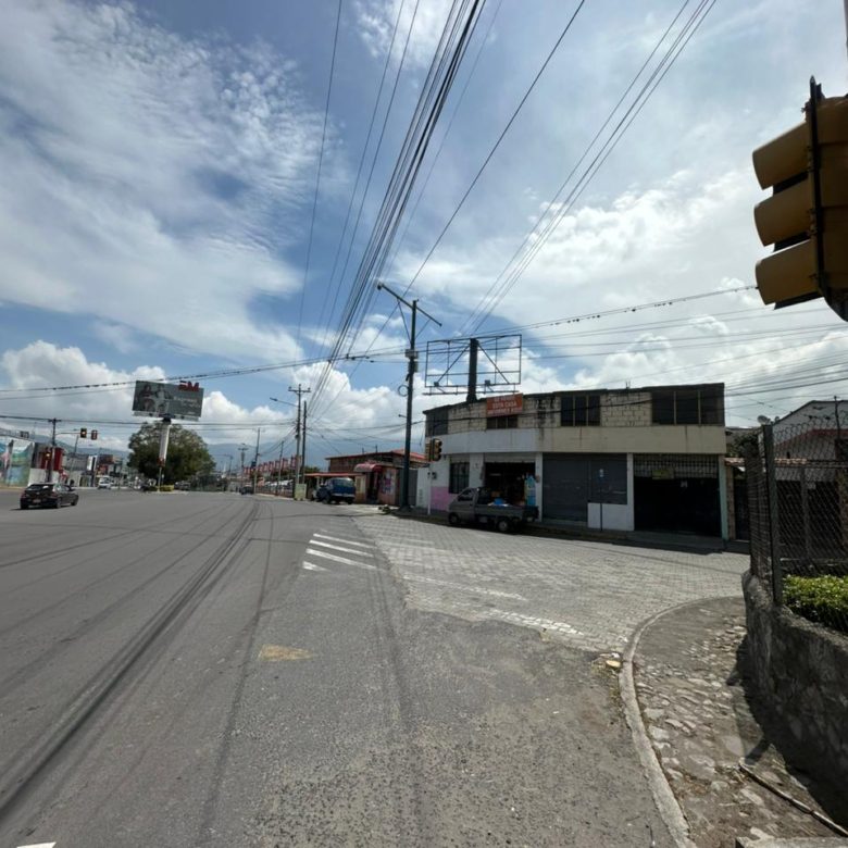 ✨🏠 Inversión Única en Ibarra: Terreno + Locales + Departamento + Casa 🚀 #OportunidadInmobiliariaIbarra