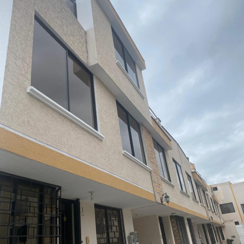 Venta 📞 099 294 7189 🏡 Casa de Ensueño en Pomasqui 172 m² cubiertos 🎉✨ Cerca de todo #CasaEnVentaPomasqui 🟢🟡🔴🔵🟣🟠