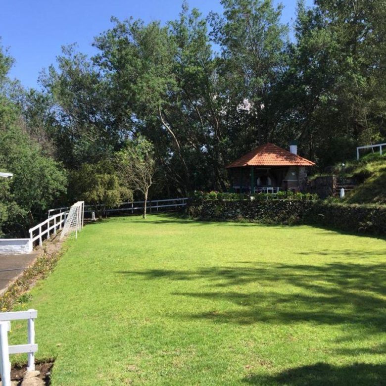 Venta 📞 099 294 7189 🏔️💎 ¡PROPIEDAD DE LUJO EN CUMBAYÁ! FRENTE AL RESERVORIO CON VISTAS INIGUALABLES 🌅💧📏 Terreno: 1.498,88 m² | 🏠 Casa: 349,42 m² 📊🔥 #PropiedadEnCumbayá