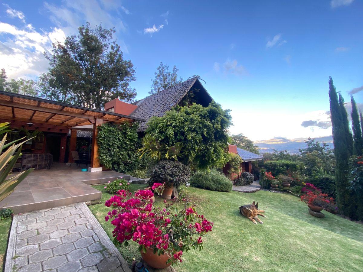 1606308975 Venta 📞 099 294 7189 🏔️💎 ¡PROPIEDAD DE LUJO EN CUMBAYÁ! FRENTE AL RESERVORIO CON VISTAS INIGUALABLES 🌅💧📏 Terreno: 1.498,88 m² | 🏠 Casa: 349,42 m² 📊🔥 #PropiedadEnCumbayá