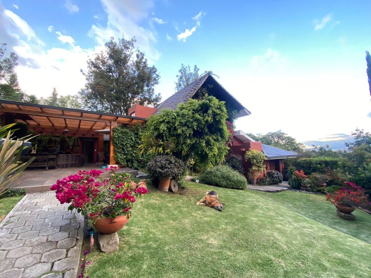 1606308979 Venta 📞 099 294 7189 🏔️💎 ¡PROPIEDAD DE LUJO EN CUMBAYÁ! FRENTE AL RESERVORIO CON VISTAS INIGUALABLES 🌅💧📏 Terreno: 1.498,88 m² | 🏠 Casa: 349,42 m² 📊🔥 #PropiedadEnCumbayá