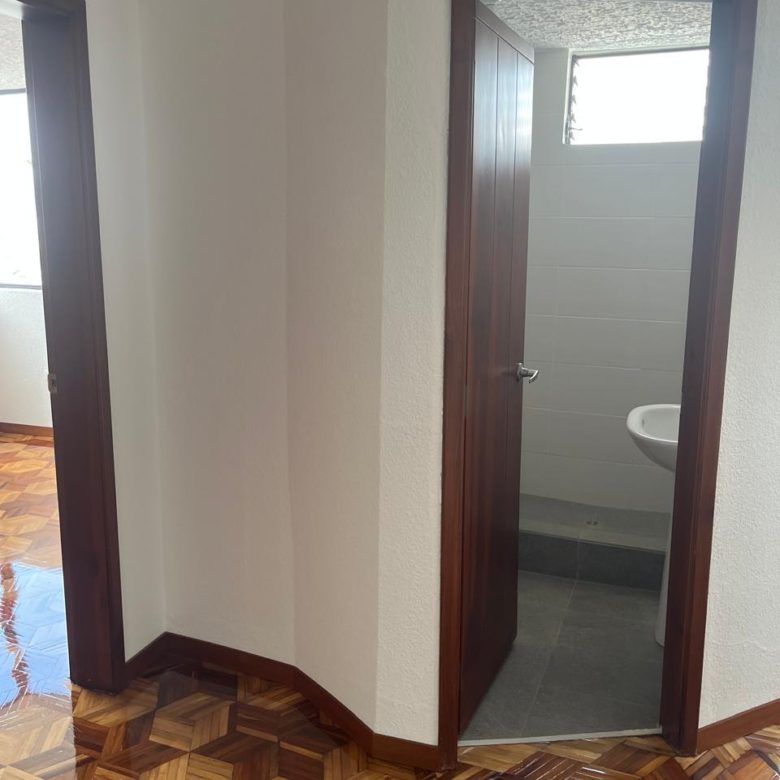 EXCELENTE OPORTUNIDAD: CASA EN VENTA EN EL NORTE DE QUITO