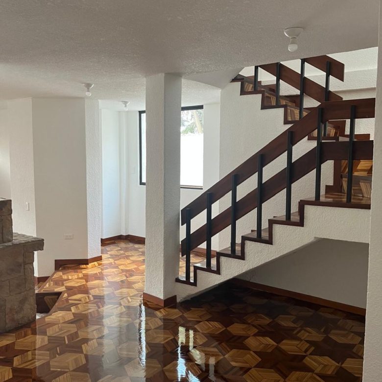 EXCELENTE OPORTUNIDAD: CASA EN VENTA EN EL NORTE DE QUITO
