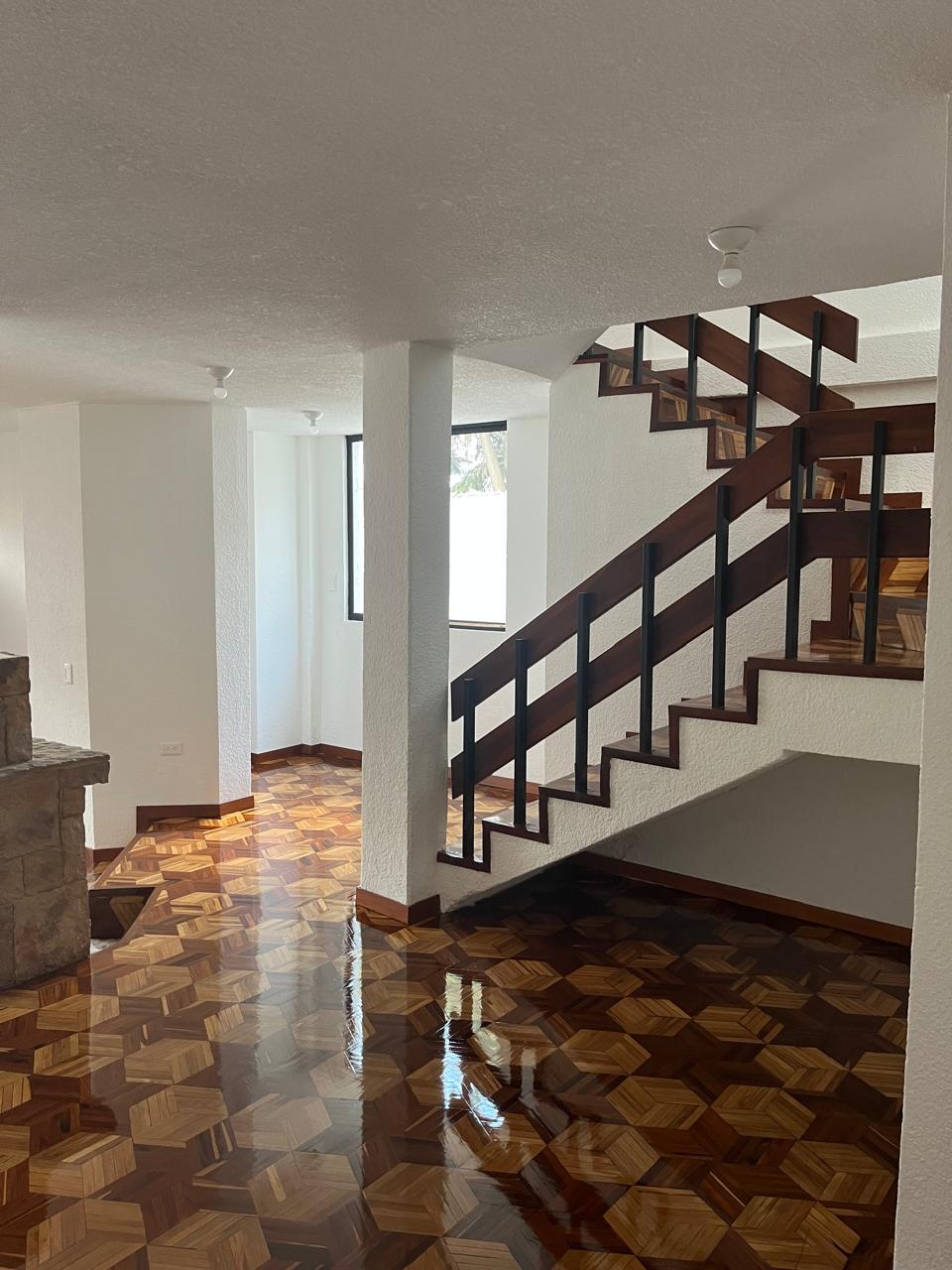 EXCELENTE OPORTUNIDAD: CASA EN VENTA EN EL NORTE DE QUITO