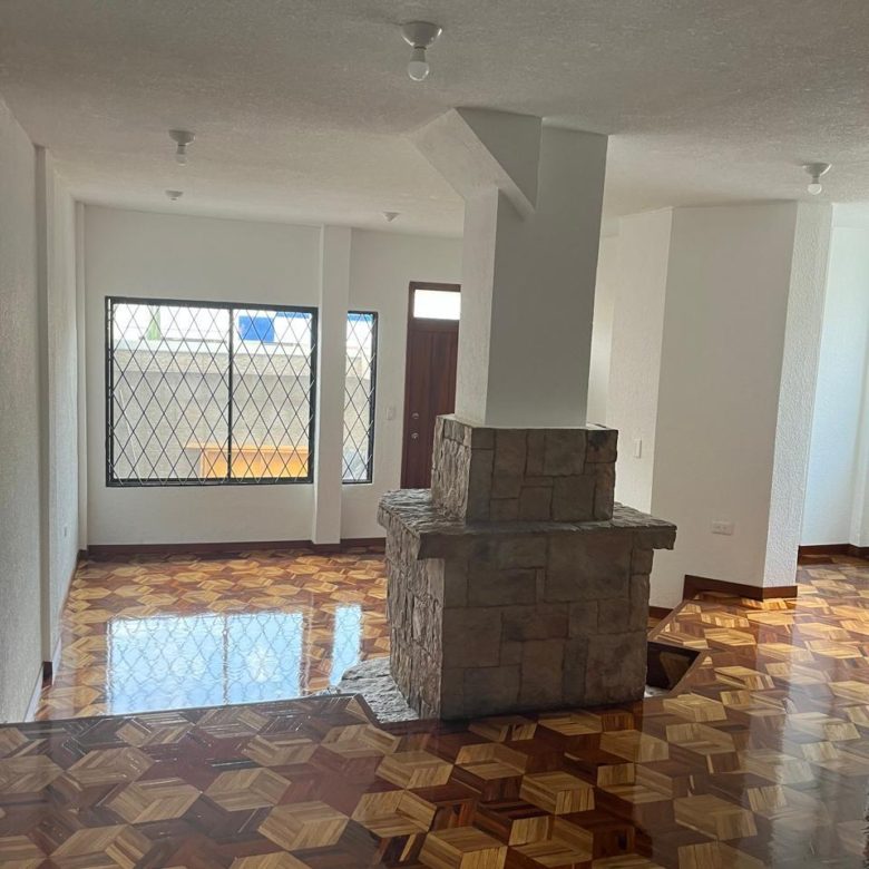 EXCELENTE OPORTUNIDAD: CASA EN VENTA EN EL NORTE DE QUITO