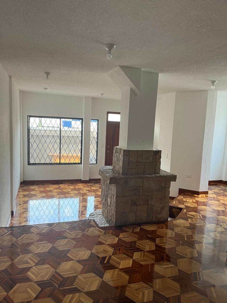 EXCELENTE OPORTUNIDAD: CASA EN VENTA EN EL NORTE DE QUITO