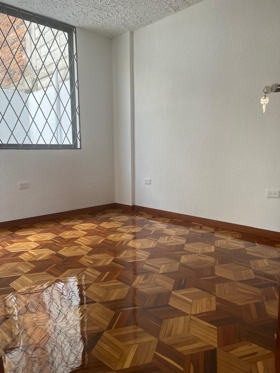 EXCELENTE OPORTUNIDAD: CASA EN VENTA EN EL NORTE DE QUITO